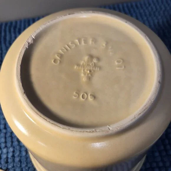 Pfaltzgraff Village stoneware 3 1/2QT Flour canister, 11in tall, straight side - Picture 3 of 4